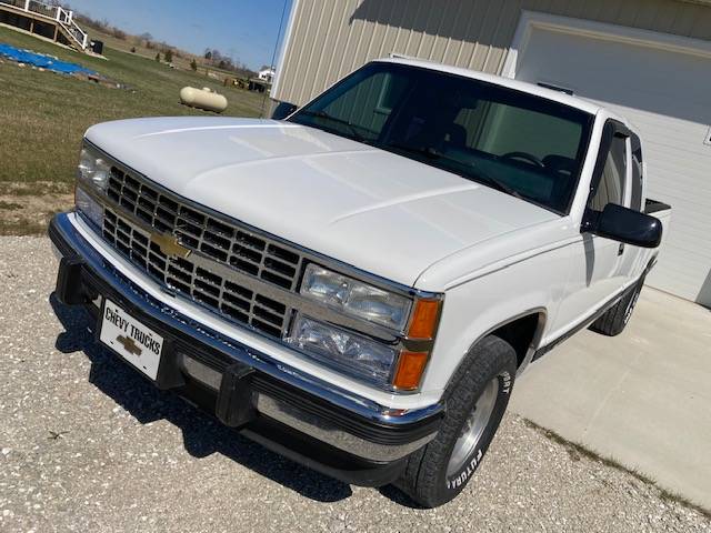 Chevrolet-1500-1993-white-8