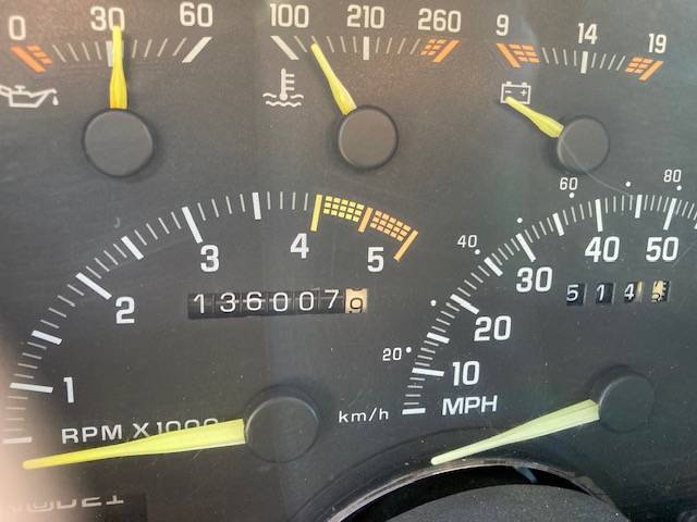 Chevrolet-1500-1993-white-9