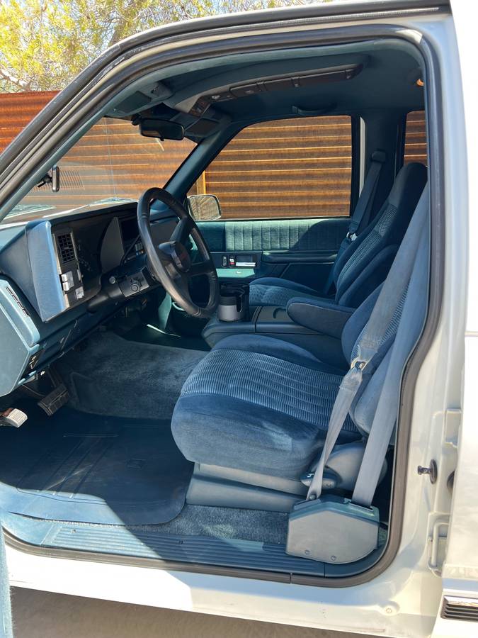 Chevrolet-1500-suburban-1994-white-12