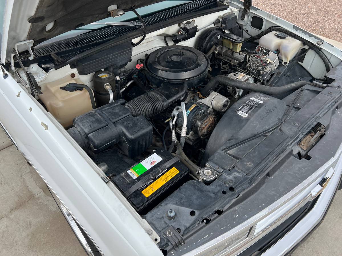 Chevrolet-1500-suburban-1994-white-14