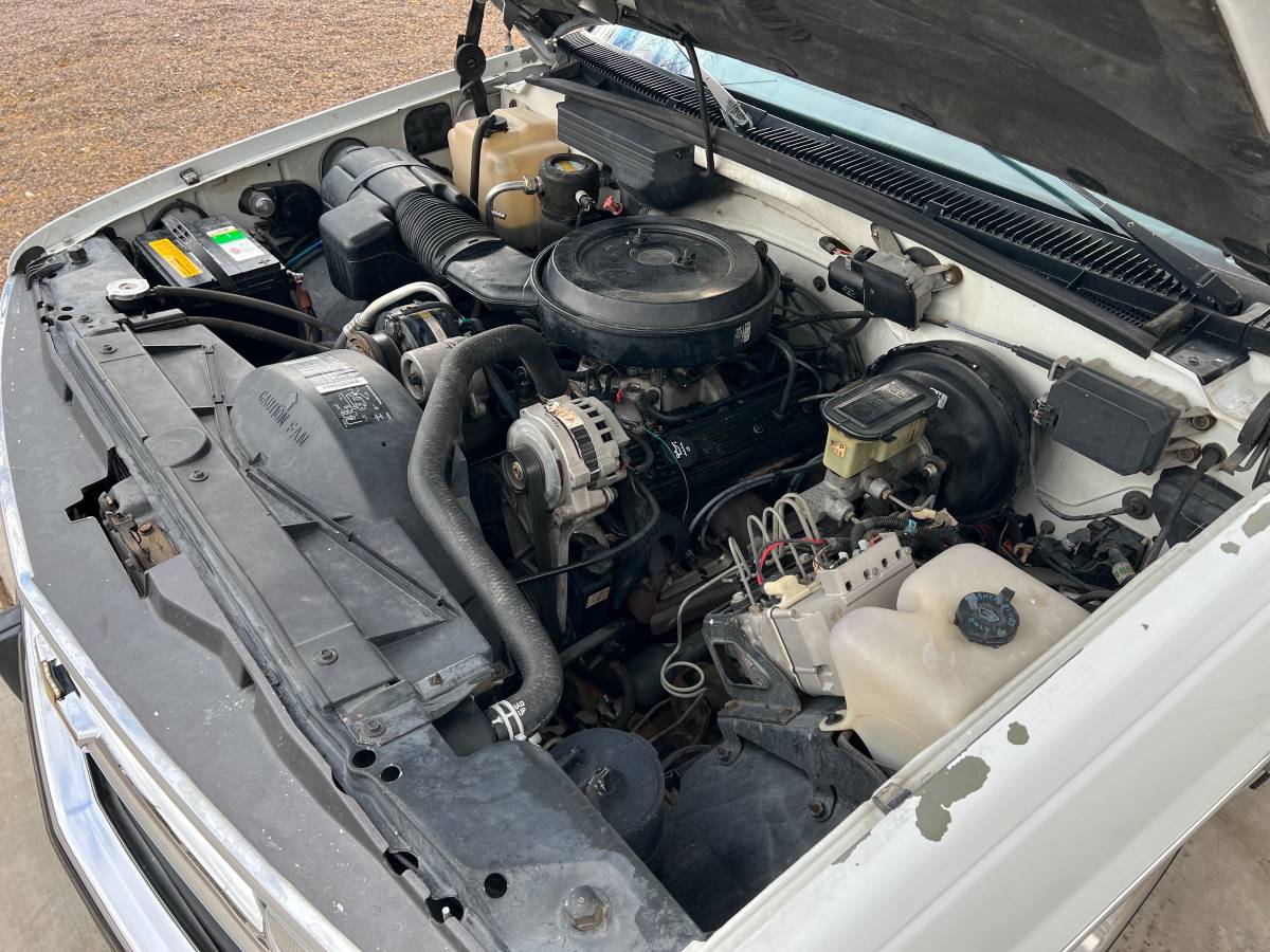 Chevrolet-1500-suburban-1994-white-15