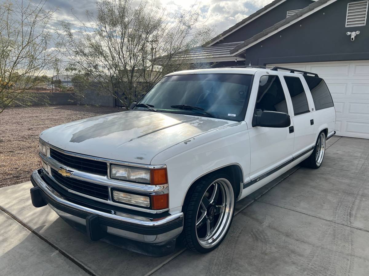 Chevrolet-1500-suburban-1994-white-18