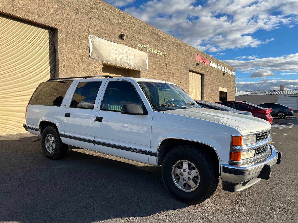 Chevrolet-1500-suburban-1994-white-21