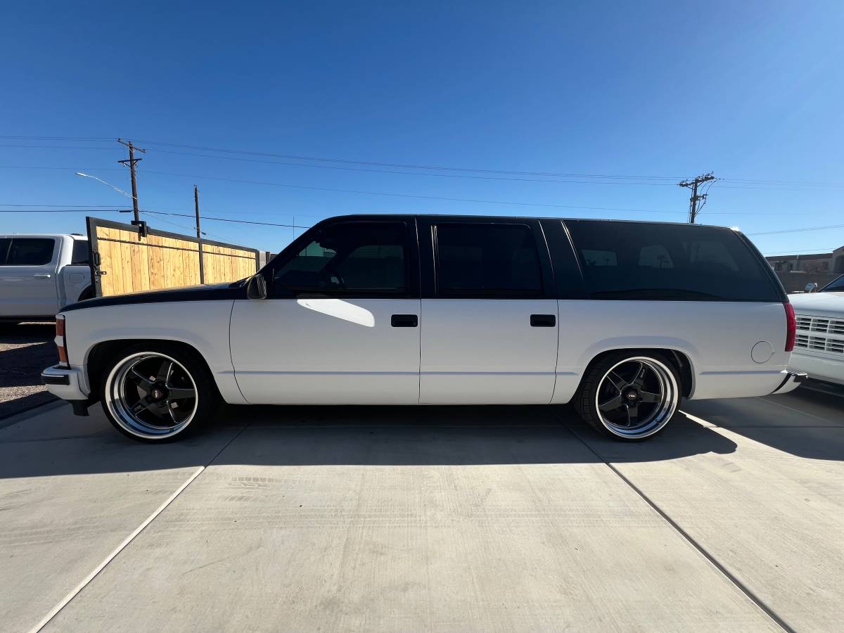 Chevrolet-1500-suburban-1994-white-4