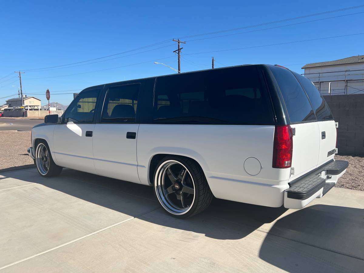 Chevrolet-1500-suburban-1994-white-5