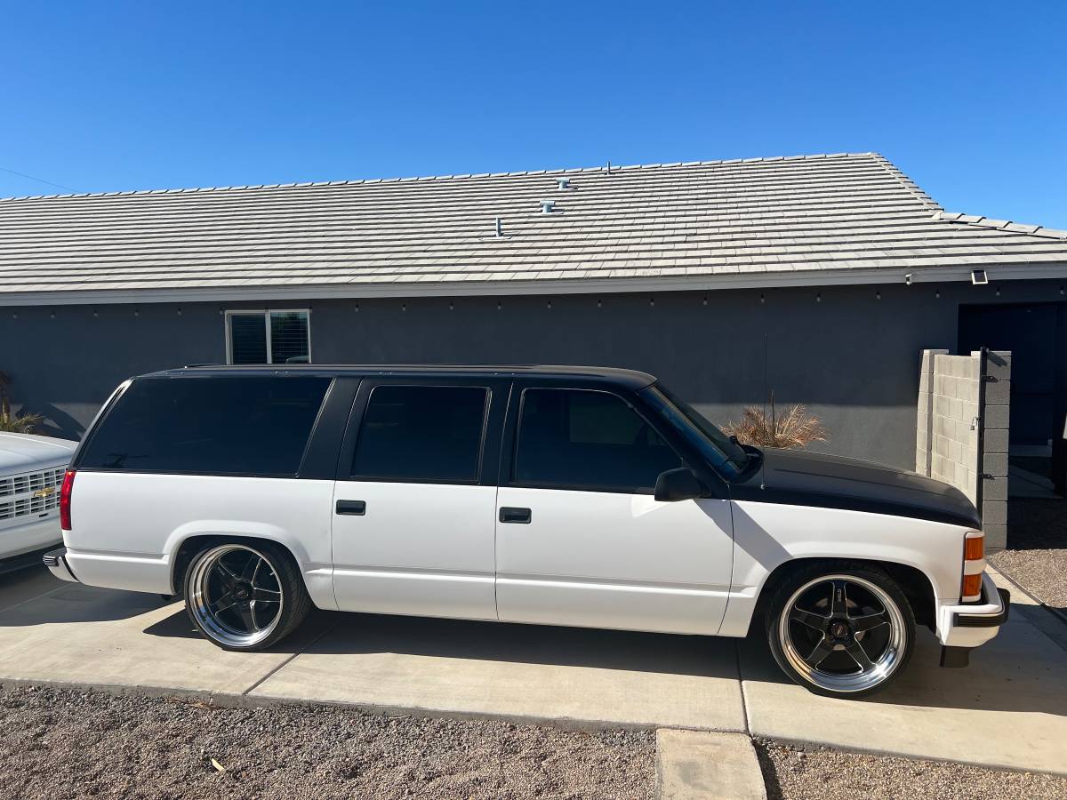 Chevrolet-1500-suburban-1994-white-7