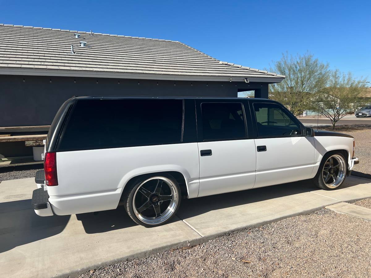 Chevrolet-1500-suburban-1994-white-8