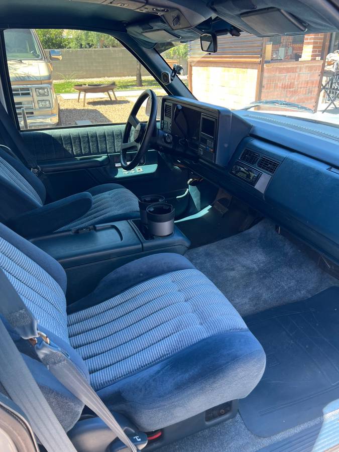 Chevrolet-1500-suburban-1994-white-9