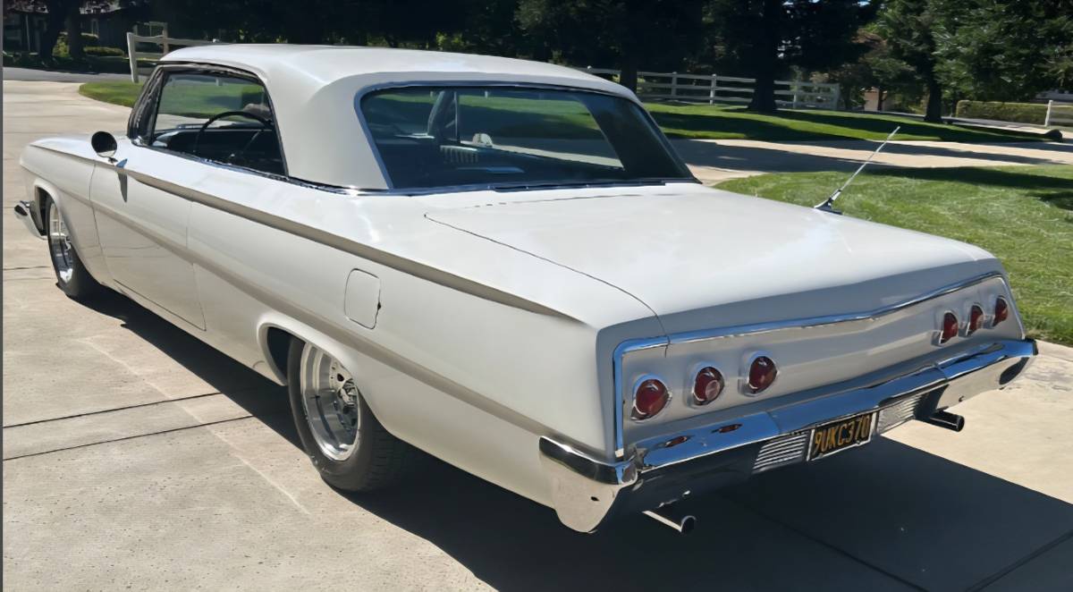 Chevrolet-1962-white-3