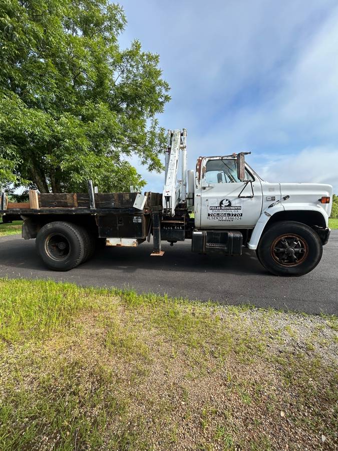 Chevrolet-1983-white-3