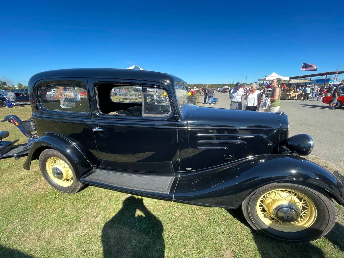 Chevrolet-2-door-1934-black-4