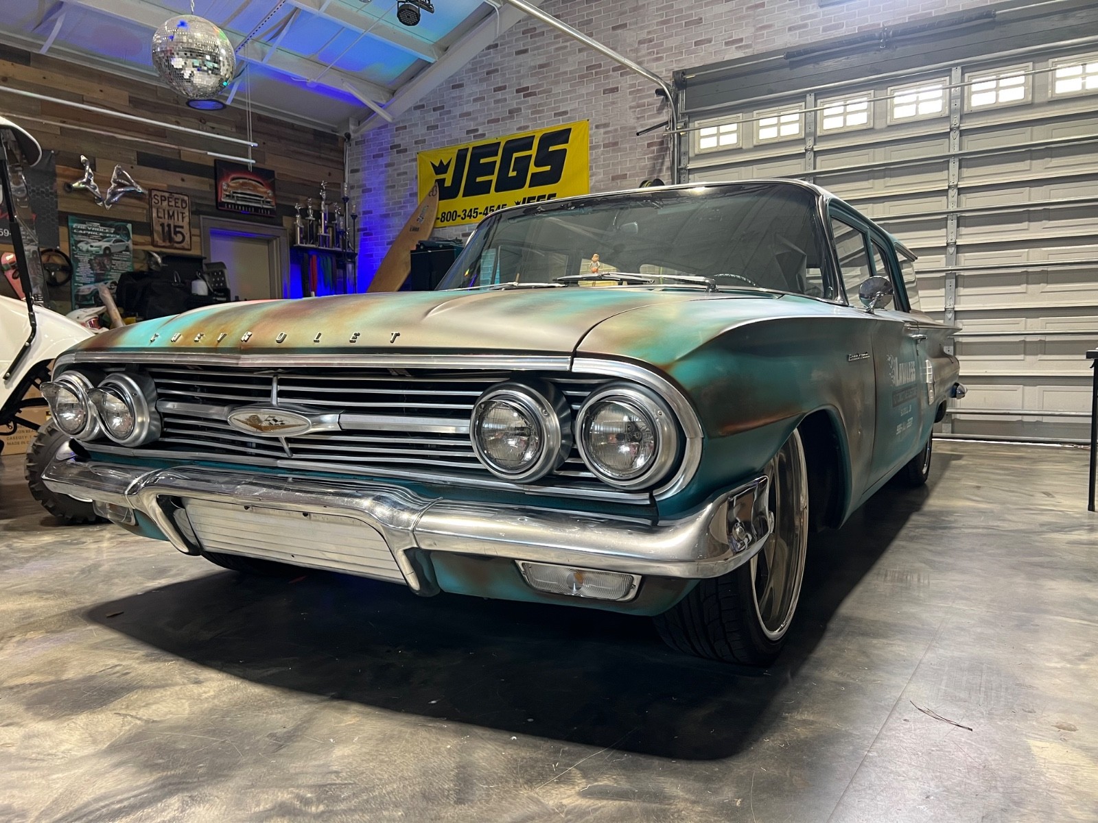 Chevrolet-2-door-Brookwood-1960-station-wagon-19