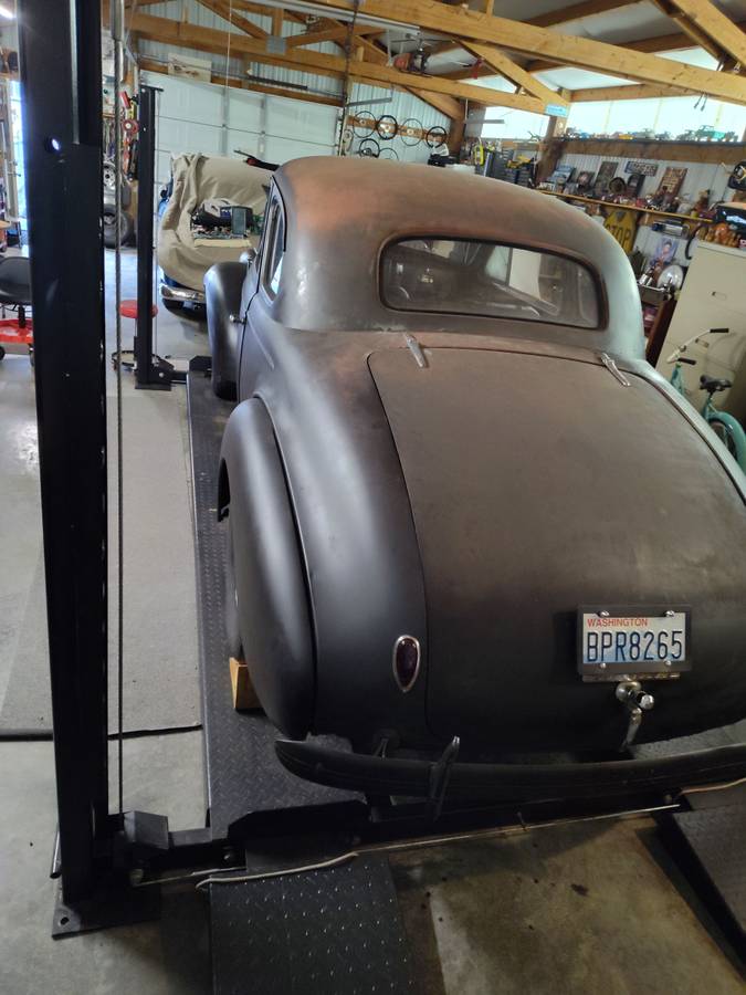 Chevrolet-2-door-coupe-1940-black-4