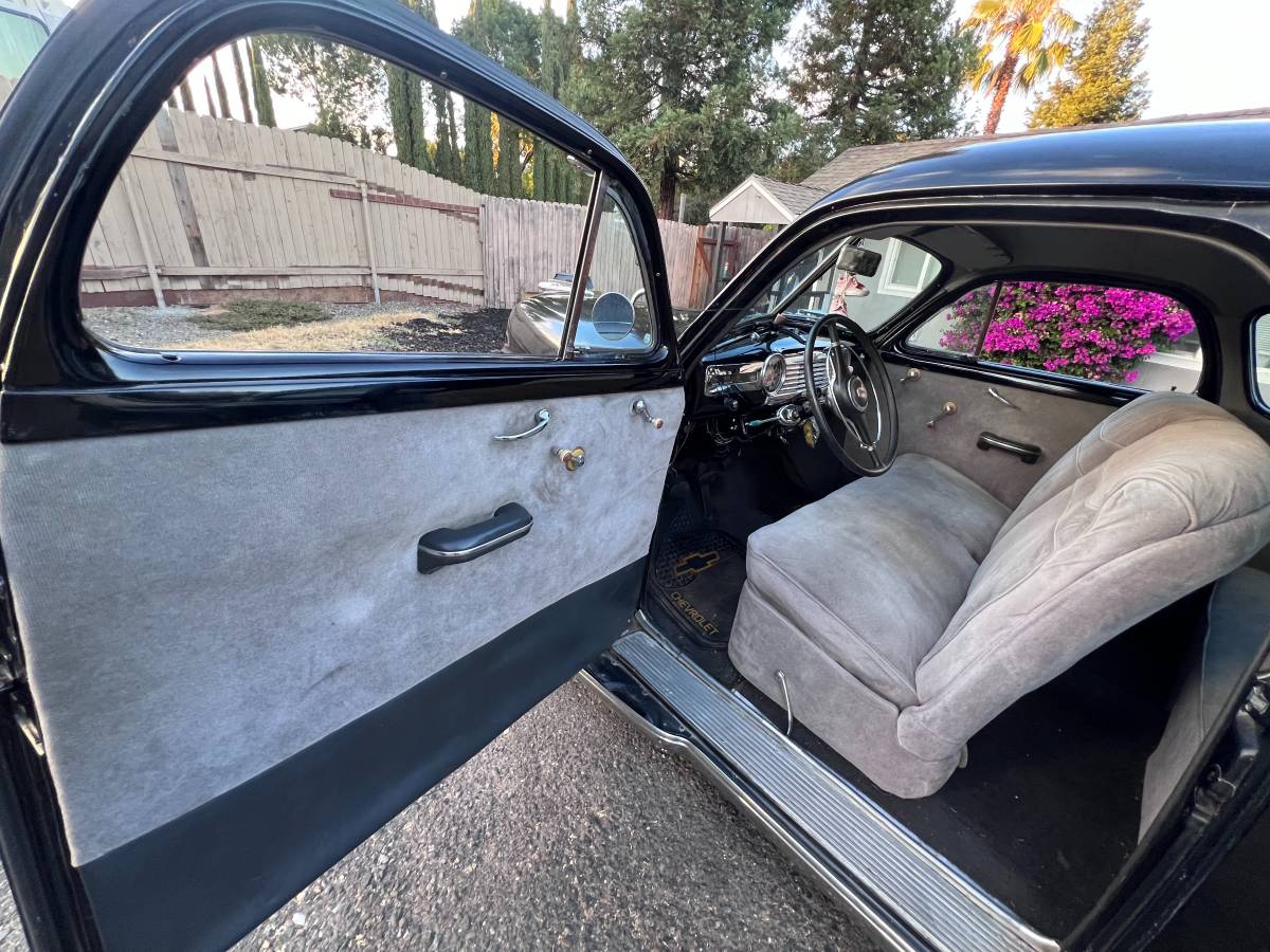 Chevrolet-2-door-coupe-1948-black-2