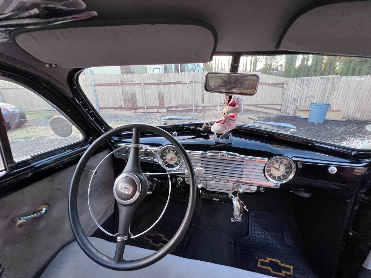 Chevrolet-2-door-coupe-1948-black-6