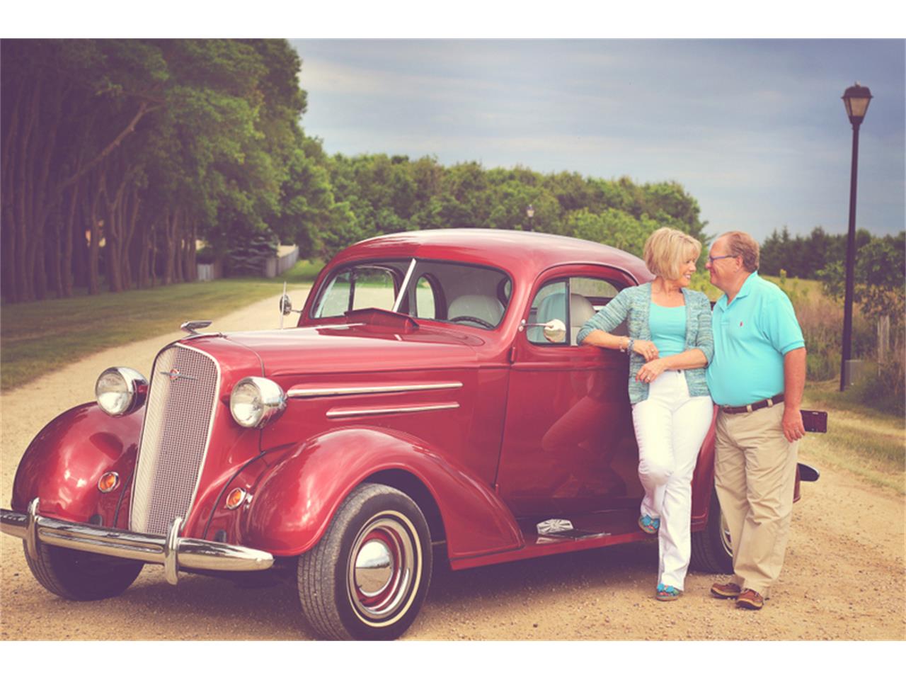 Chevrolet-2-dr-hardtop-1936-red-cherry-red-white-2