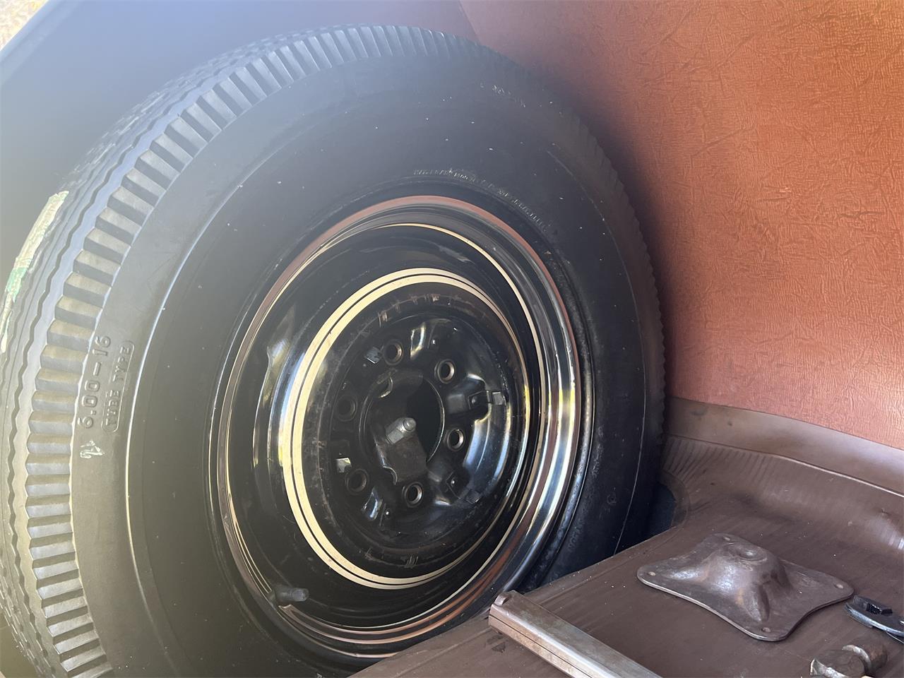 Chevrolet-2-dr-sedan-1941-Black-Tan-5