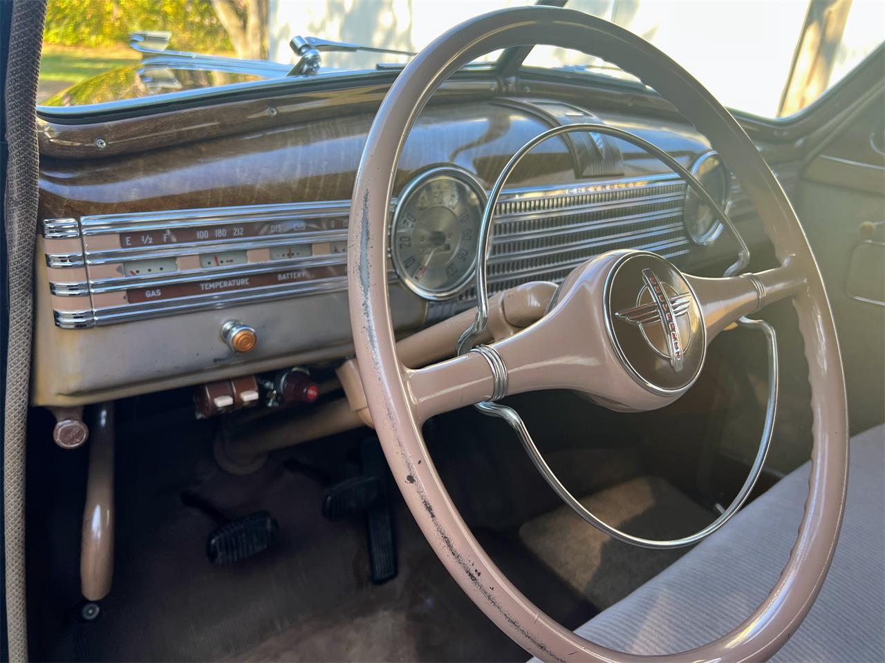 Chevrolet-2-dr-sedan-1941-Black-Tan-9