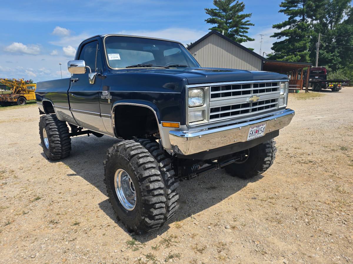 Chevrolet-20-scottsdale-1985-2