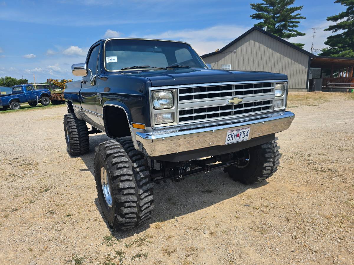Chevrolet-20-scottsdale-1985-3