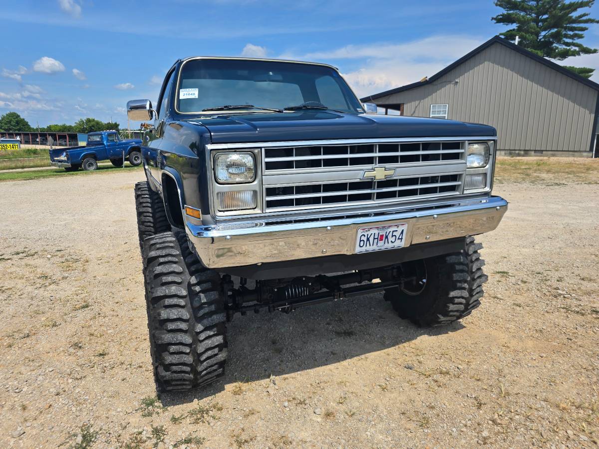 Chevrolet-20-scottsdale-1985-4