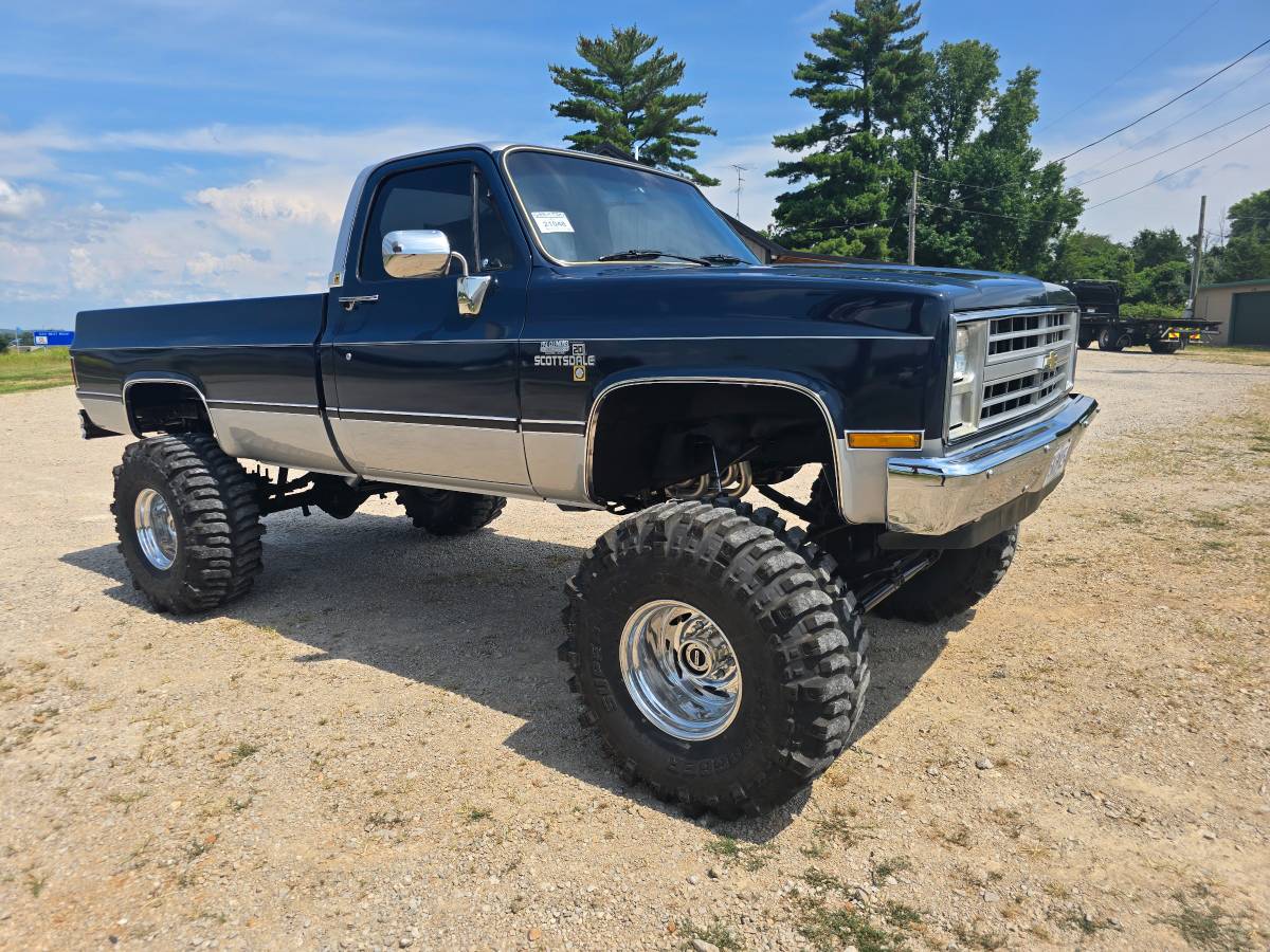 Chevrolet-20-scottsdale-1985