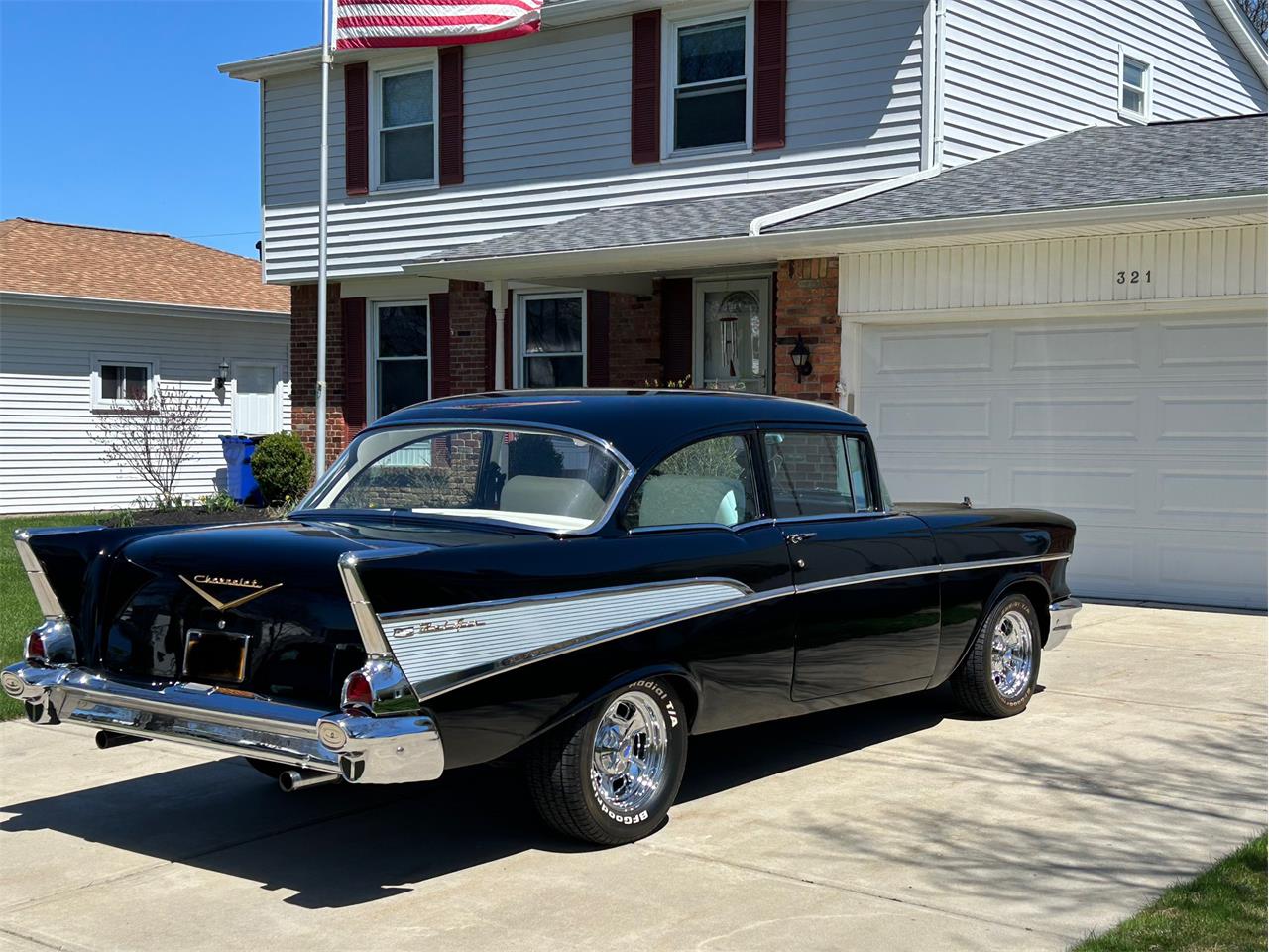 Chevrolet-210-1957-Black-White-and-Black-10
