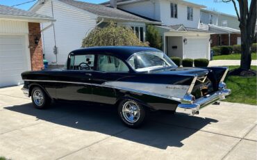 Chevrolet-210-1957-Black-White-and-Black-13