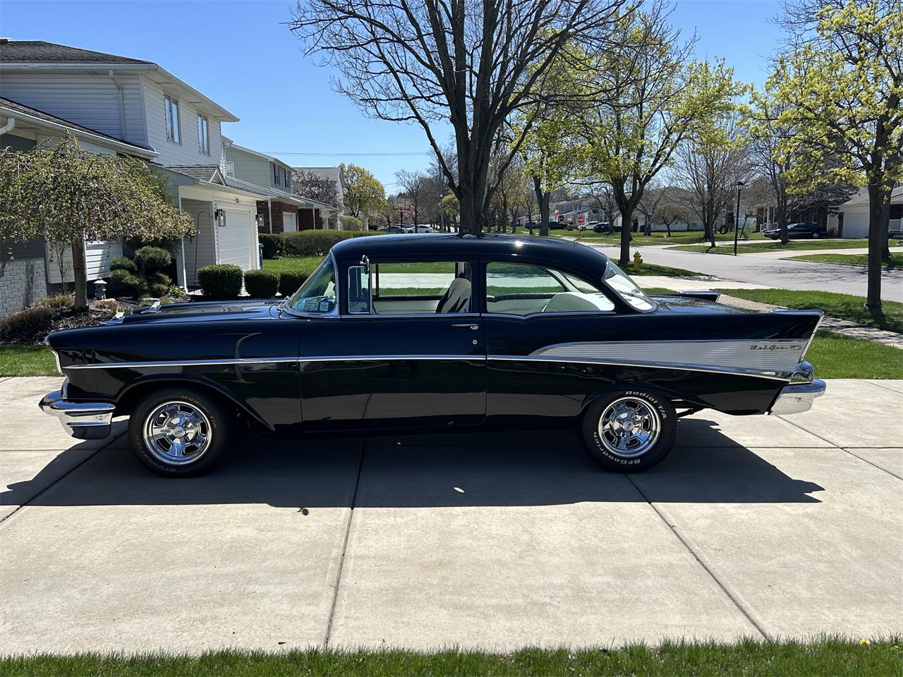 Chevrolet-210-1957-Black-White-and-Black-14