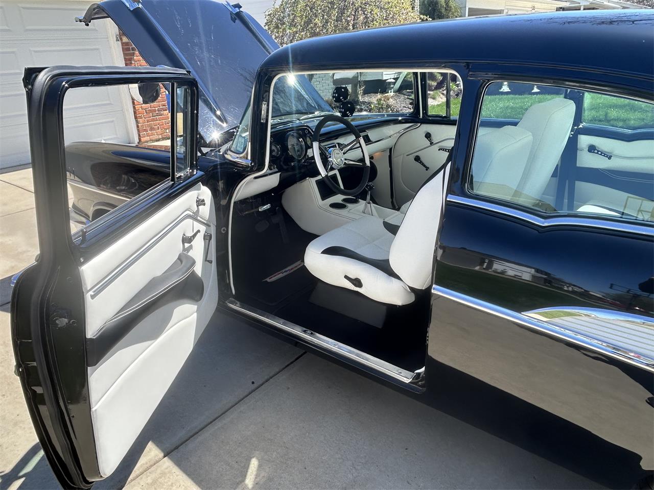 Chevrolet-210-1957-Black-White-and-Black-15