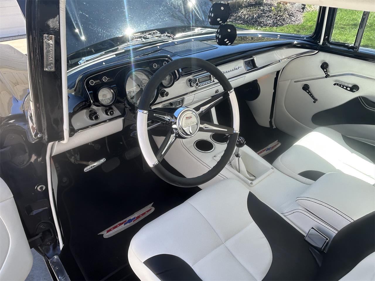 Chevrolet-210-1957-Black-White-and-Black-16