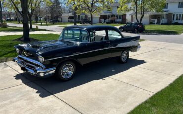 Chevrolet-210-1957-Black-White-and-Black-23