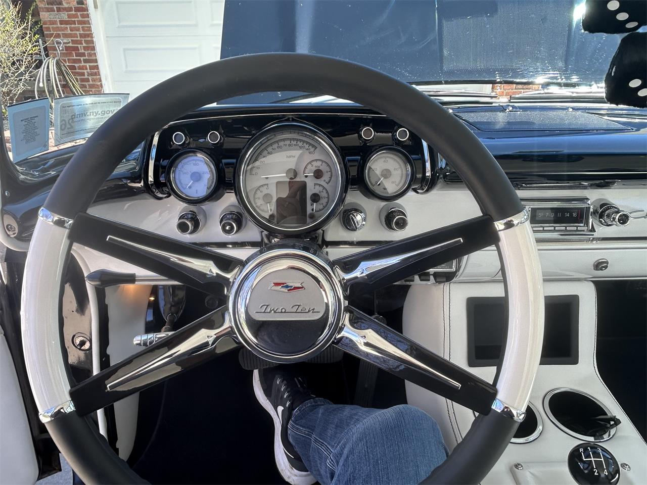 Chevrolet-210-1957-Black-White-and-Black-24