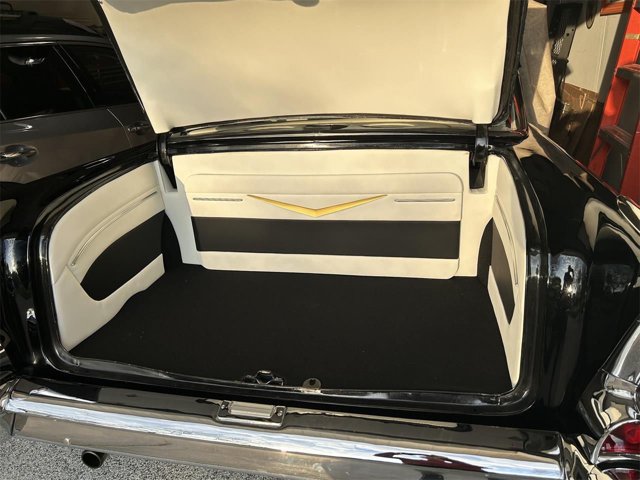 Chevrolet-210-1957-Black-White-and-Black-6