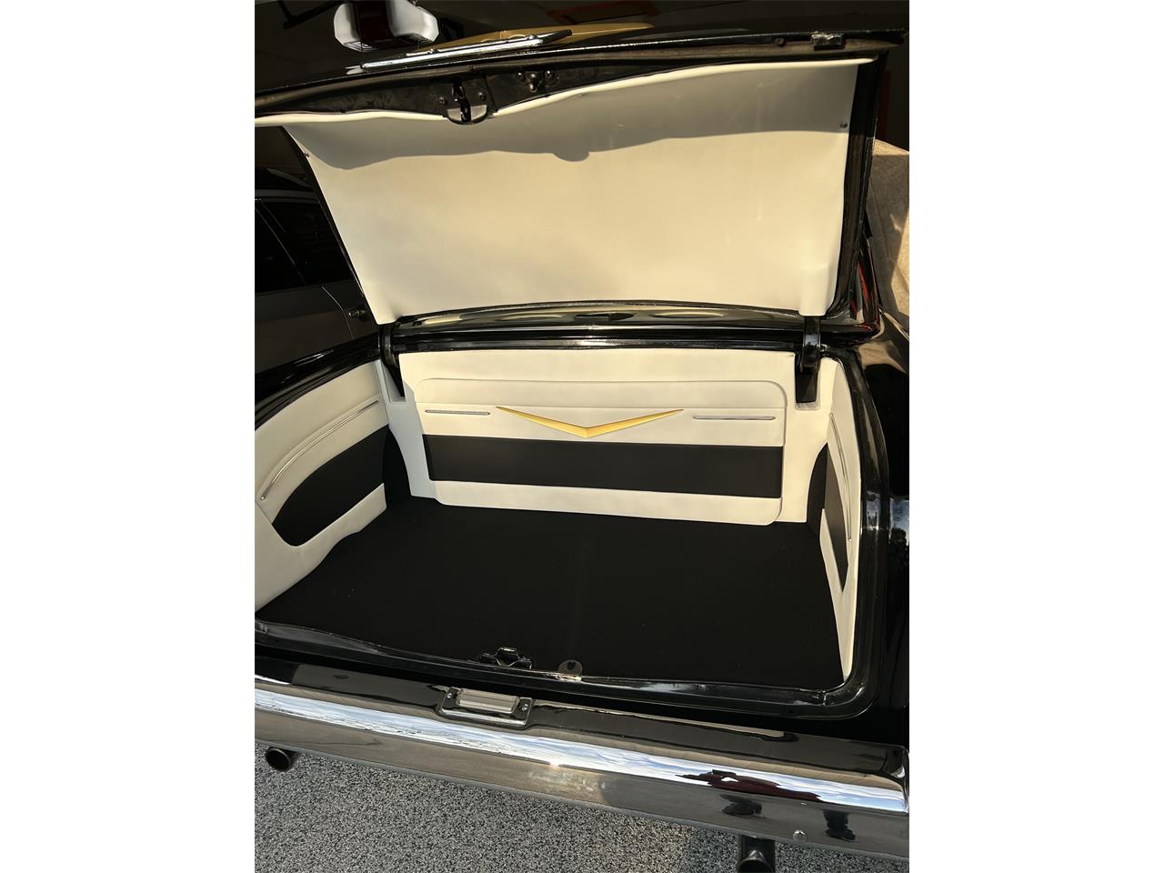 Chevrolet-210-1957-Black-White-and-Black-7