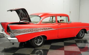 Chevrolet-210-1957-Flat-Red-Charcoal-10