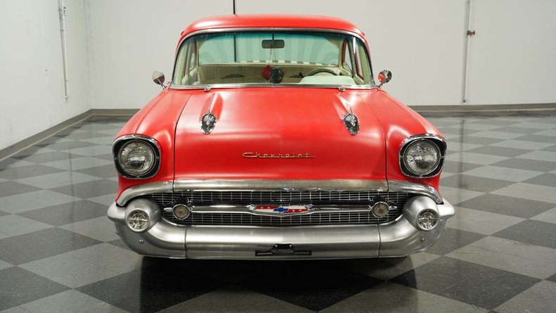 Chevrolet-210-1957-Flat-Red-Charcoal-14
