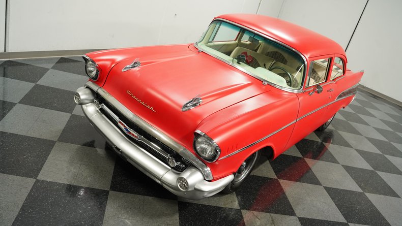 Chevrolet-210-1957-Flat-Red-Charcoal-15
