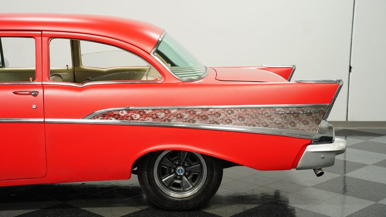 Chevrolet-210-1957-Flat-Red-Charcoal-18