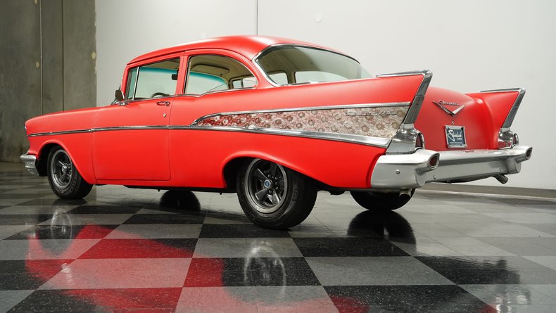 Chevrolet-210-1957-Flat-Red-Charcoal-19