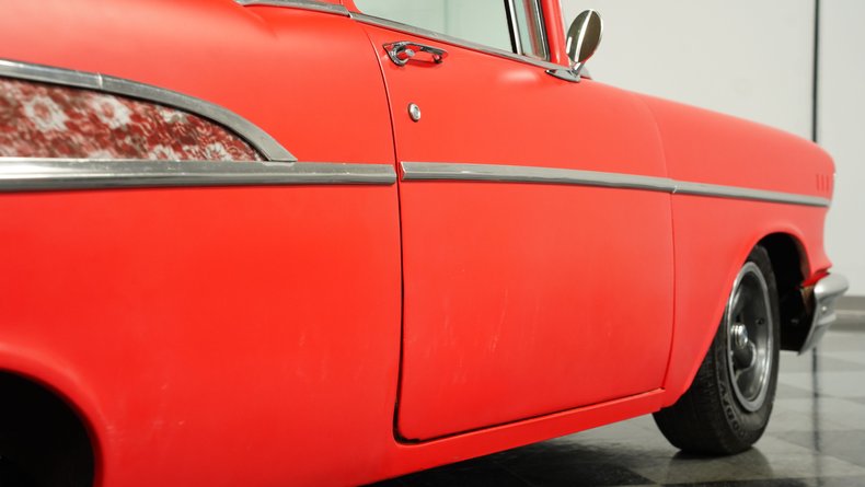 Chevrolet-210-1957-Flat-Red-Charcoal-22