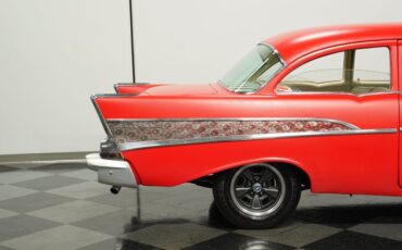 Chevrolet-210-1957-Flat-Red-Charcoal-23