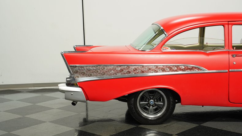 Chevrolet-210-1957-Flat-Red-Charcoal-23