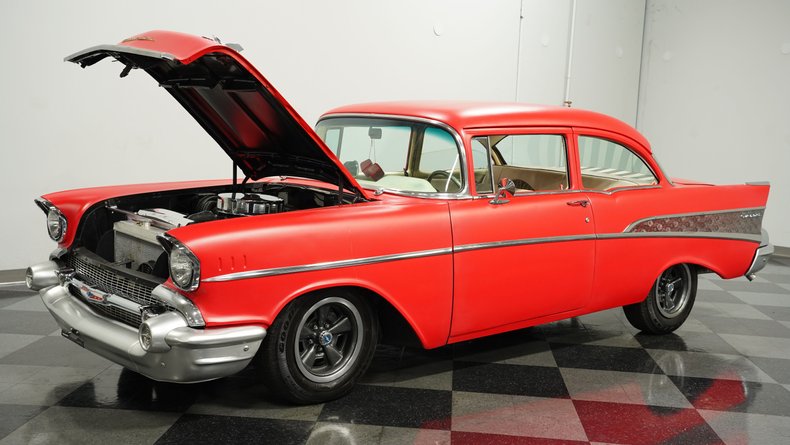 Chevrolet-210-1957-Flat-Red-Charcoal-26