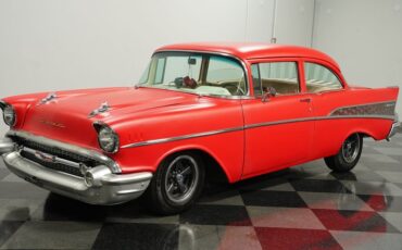 Chevrolet-210-1957-Flat-Red-Charcoal-3