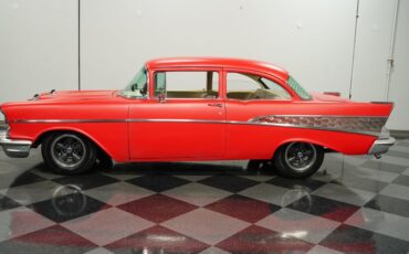 Chevrolet-210-1957-Flat-Red-Charcoal