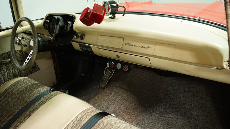 Chevrolet-210-1957-Flat-Red-Charcoal-38
