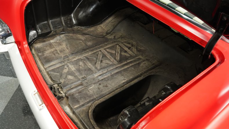 Chevrolet-210-1957-Flat-Red-Charcoal-39