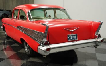 Chevrolet-210-1957-Flat-Red-Charcoal-4
