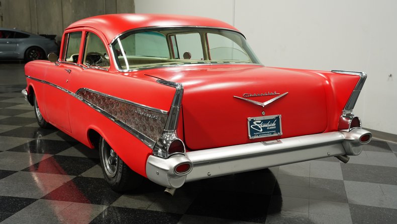 Chevrolet-210-1957-Flat-Red-Charcoal-4